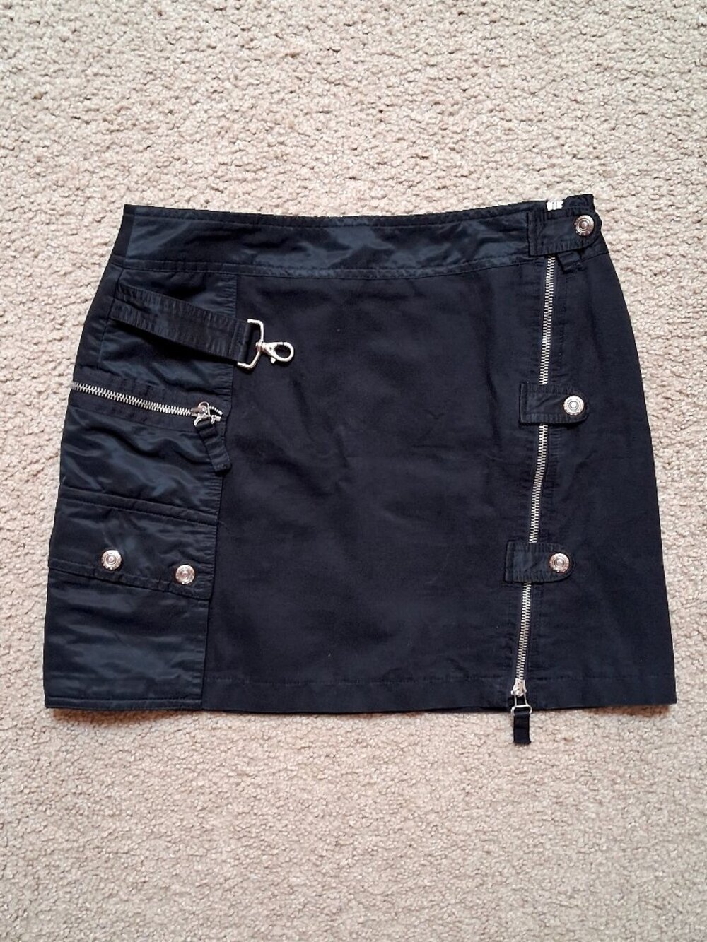 BISCOTE Women's Black Mixed Media Utility Mini Skirt w/Metal Hardware sz 2